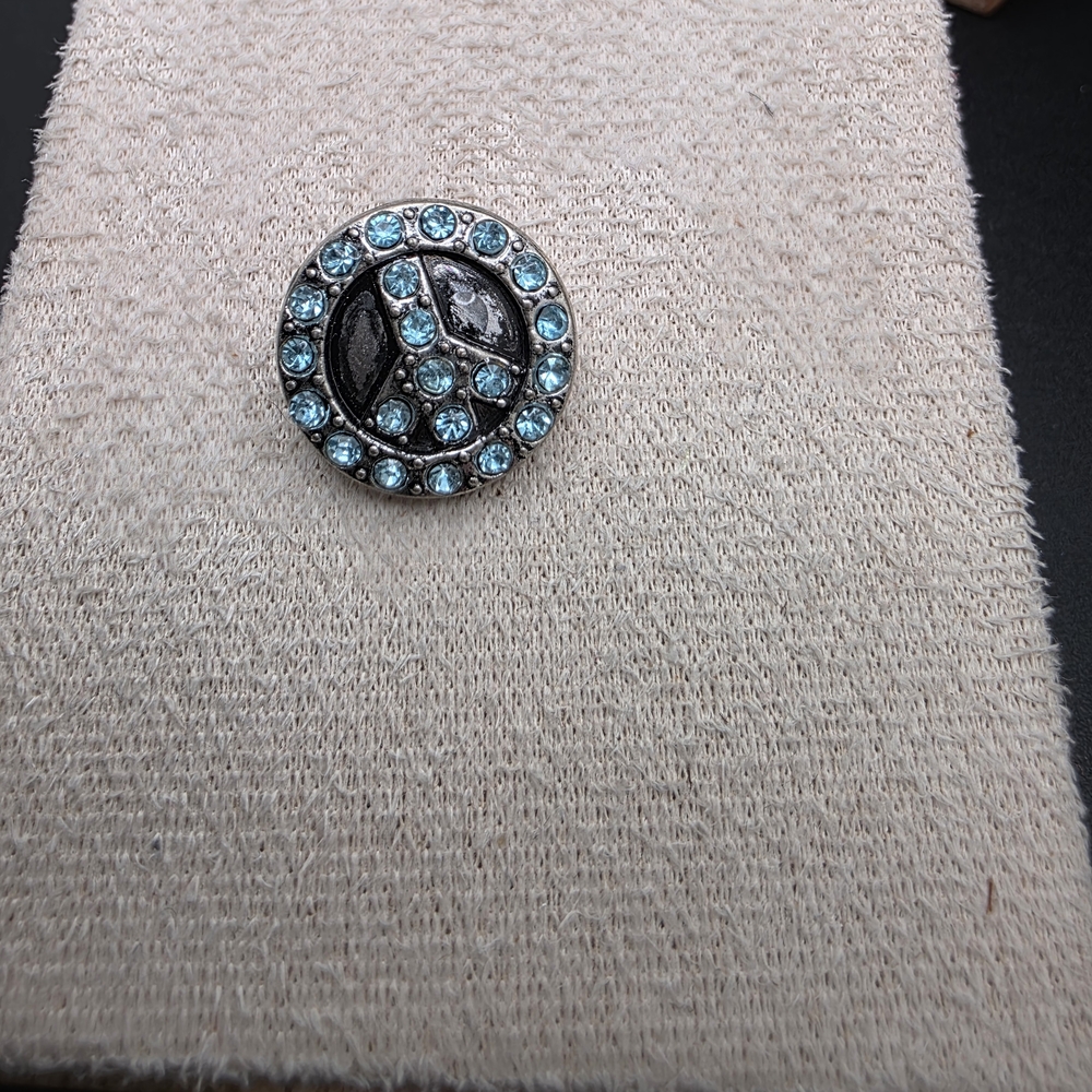 Elegant Silver and Blue Peace Sign Snap Button (1881)